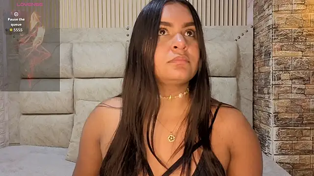 amarahanks1 online show from December 4, 6:51 pm