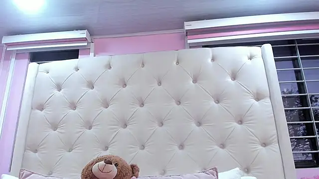 scarlett leblanc  online show from March 20, 11:44 am