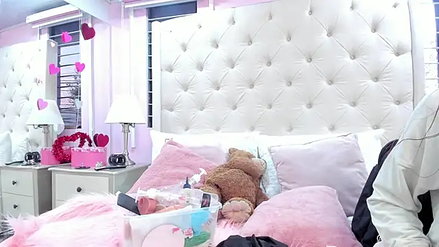 scarlett leblanc  online show from March 4, 11:40 am