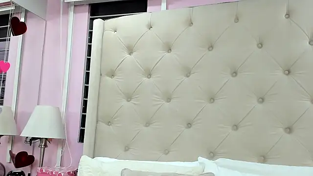 Snapshot of scarlett_leblanc_ chatting on July 11, 12:05 pm scarlett leblanc online show from July 11, 12:05 pm