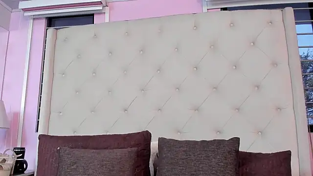 Snapshot of scarlett_leblanc_ chatting on April 24, 11:56 am scarlett leblanc online show from April 24, 11:56 am