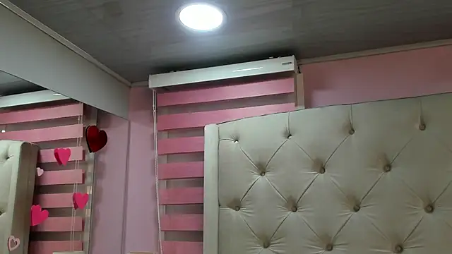 Snapshot of scarlett_leblanc_ chatting on July 6, 11:17 am scarlett leblanc online show from July 6, 11:17 am