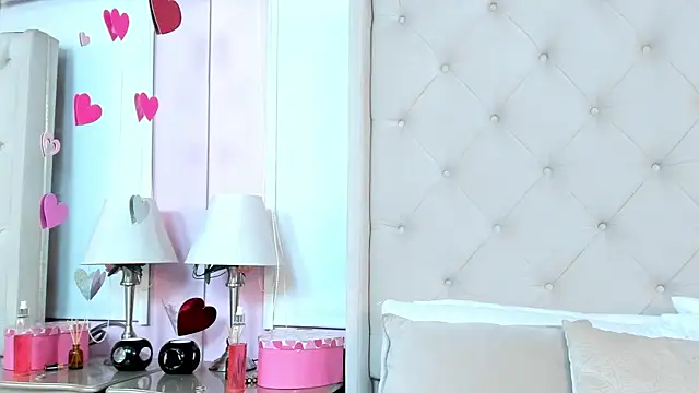 Snapshot of scarlett_leblanc_ chatting on July 15, 11:50 am scarlett leblanc online show from July 15, 11:50 am
