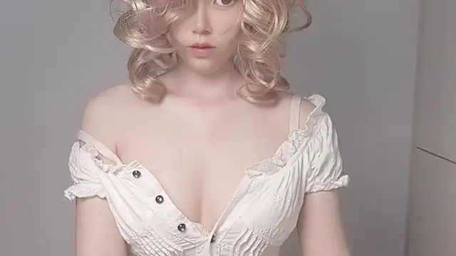 JuliaNoir online show from April 13, 6:50 am