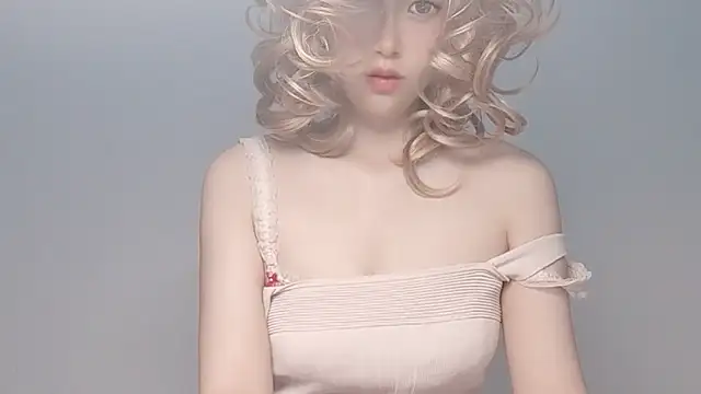 JuliaNoir online show from May 11, 3:19 am