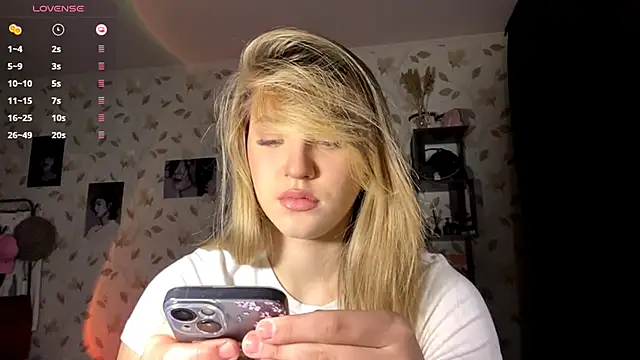 Snapshot of OrethaEredia chatting on November 10, 3:06 pm OrethaEredia online show from November 10, 3:06 pm