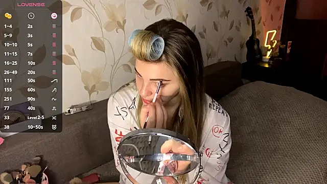 Snapshot of OrethaEredia chatting on December 4, 5:01 pm OrethaEredia online show from December 4, 5:01 pm