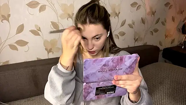 Snapshot of OrethaEredia chatting on December 2, 5:25 pm OrethaEredia online show from December 2, 5:25 pm