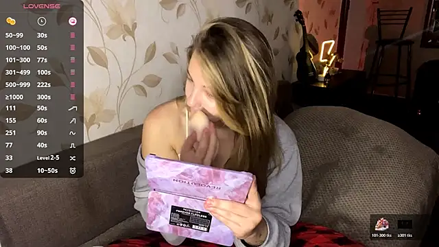 Snapshot of OrethaEredia chatting on December 3, 5:34 pm OrethaEredia online show from December 3, 5:34 pm