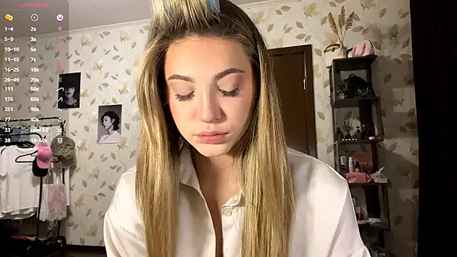 Snapshot of OrethaEredia chatting on November 18, 3:15 pm OrethaEredia online show from November 18, 3:15 pm