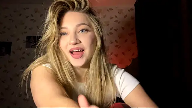 Snapshot of OrethaEredia chatting on November 4, 3:27 pm OrethaEredia online show from November 4, 3:27 pm