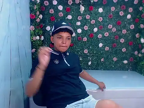 Snapshot of stormi_rouse18 chatting on October 30, 3:20 pm stormi rouse18 online show from October 30, 3:20 pm