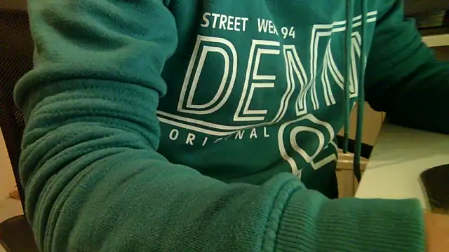 Snapshot of geile-man-34 chatting on November 15, 8:13 pm geile-man-34 online show from November 15, 8:13 pm