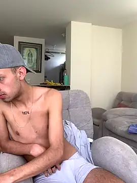 Snapshot of dylan_drakee chatting on October 31, 1:41 pm dylan drakee online show from October 31, 1:41 pm