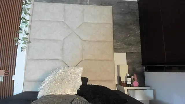 Liia Leens online show from February 14, 4:34 am