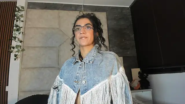 Liia Leens online show from February 23, 2:24 am