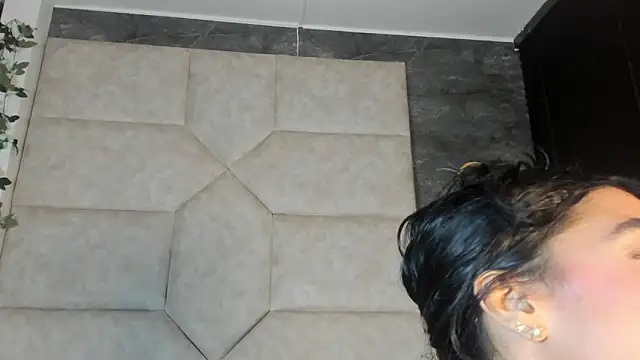 Liia Leens online show from February 15, 4:02 am