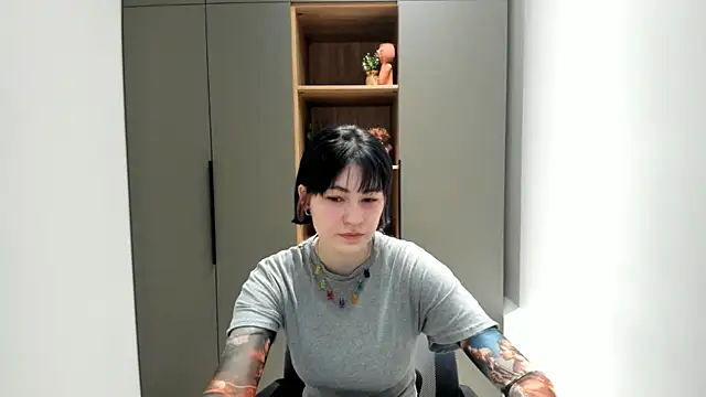 Snapshot of GloriaLemanski chatting on November 2, 3:44 am GloriaLemanski online show from November 2, 3:44 am