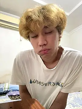 Snapshot of DaleHammer chatting on October 31, 3:25 am DaleHammer online show from October 31, 3:25 am