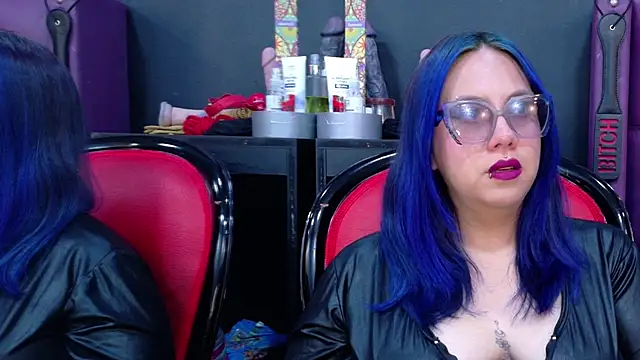 Snapshot of BellaBarness chatting on November 4, 2:43 pm BellaBarness online show from November 4, 2:43 pm