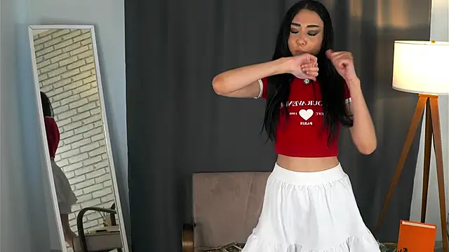 Snapshot of MaidaCalIe chatting on October 31, 5:15 am MaidaCalIe online show from October 31, 5:15 am