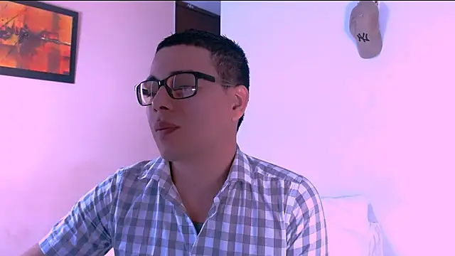 Snapshot of Daniel_De_la_rose chatting on October 31, 12:57 pm Daniel De la rose online show from October 31, 12:57 pm