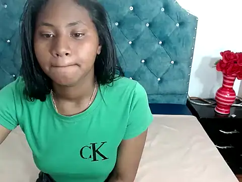 Snapshot of valentinavega18x chatting on November 7, 6:07 am valentinavega18x online show from November 7, 6:07 am