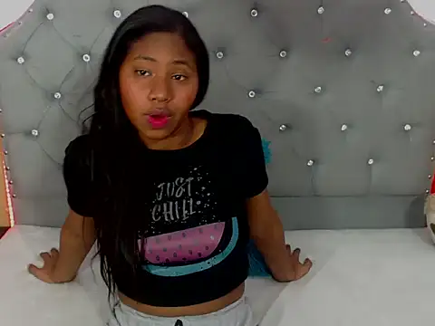 Snapshot of valentinavega18x chatting on November 11, 4:40 am valentinavega18x online show from November 11, 4:40 am