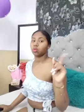 valentinavega18x online show from December 16, 4:00 pm