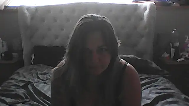 Snapshot of wetbox2 chatting on October 31, 11:51 am wetbox2 online show from October 31, 11:51 am