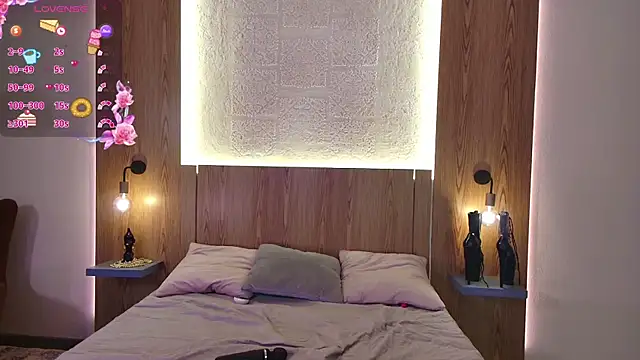 Snapshot of Nicolle_moors chatting on December 3, 3:44 pm Nicolle moors online show from December 3, 3:44 pm