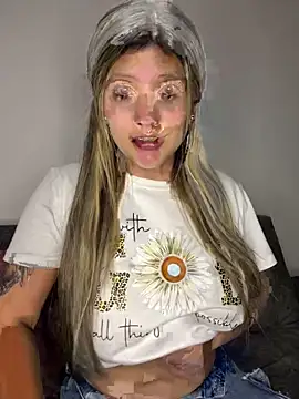 Snapshot of Crystall_15 chatting on November 4, 12:47 am Crystall 15 online show from November 4, 12:47 am