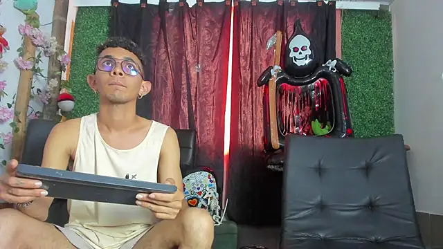 Snapshot of jackk_blaze chatting on October 30, 7:33 pm jackk blaze online show from October 30, 7:33 pm