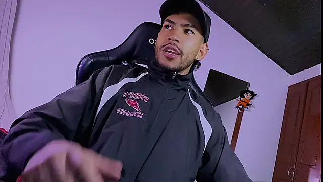 Snapshot of 3v1l chatting on February 3, 2:53 am 3v1l online show from February 3, 2:53 am