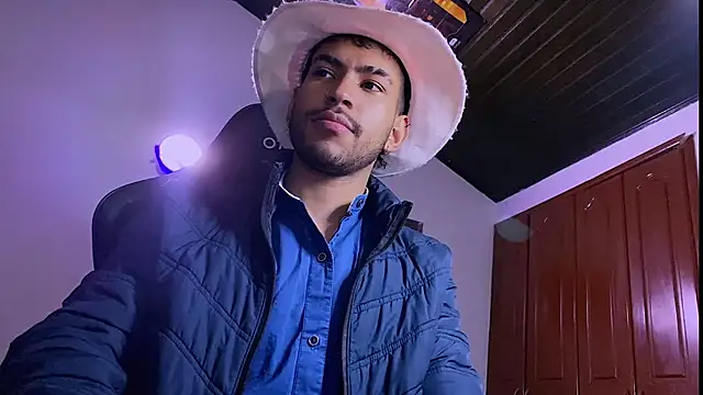 Snapshot of 3v1l chatting on January 10, 11:22 pm 3v1l online show from January 10, 11:22 pm