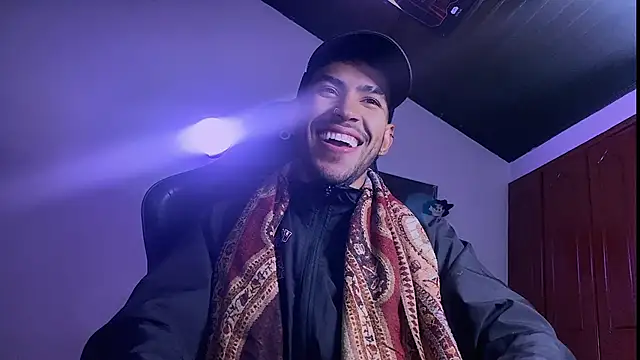 Snapshot of 3v1l chatting on January 7, 5:01 am 3v1l online show from January 7, 5:01 am