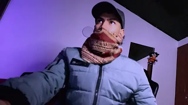 Snapshot of 3v1l chatting on February 18, 11:12 pm 3v1l online show from February 18, 11:12 pm