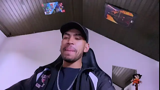 Snapshot of 3v1l chatting on January 8, 9:43 pm 3v1l online show from January 8, 9:43 pm