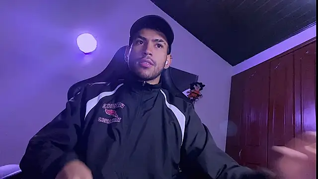 Snapshot of 3v1l chatting on January 6, 12:03 am 3v1l online show from January 6, 12:03 am