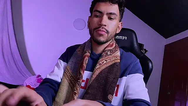 Snapshot of 3v1l chatting on February 25, 10:42 pm 3v1l online show from February 25, 10:42 pm