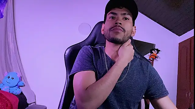 Snapshot of 3v1l chatting on February 4, 12:05 am 3v1l online show from February 4, 12:05 am