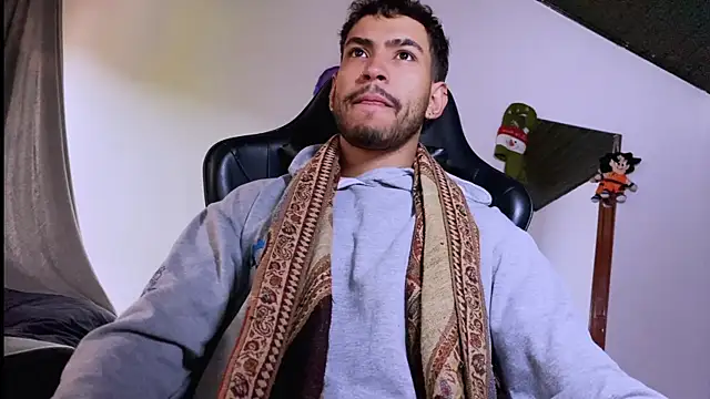 Snapshot of 3v1l chatting on December 20, 7:17 pm 3v1l online show from December 20, 7:17 pm