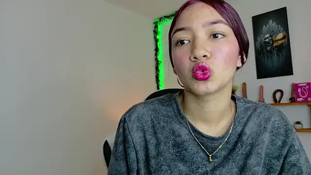 Snapshot of valeria_aragon1107 chatting on January 6, 6:23 pm valeria aragon1107 online show from January 6, 6:23 pm