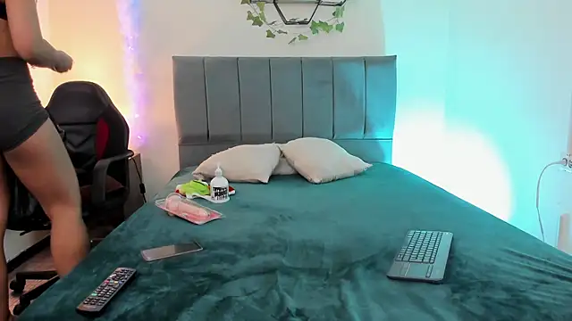 Lucerop  online show from December 19, 3:10 am