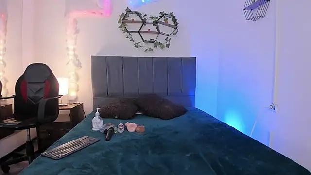 Lucerop  online show from February 24, 3:40 am