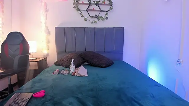 Lucerop  online show from March 5, 3:47 am