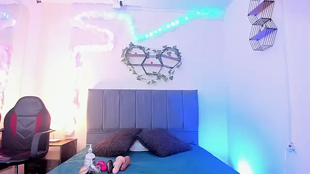 Lucerop  online show from February 15, 3:40 am