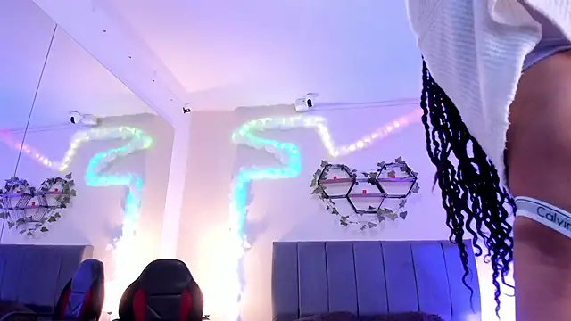 Lucerop  online show from April 12, 3:32 am