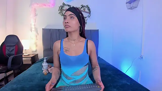 Lucerop  online show from February 6, 3:24 am