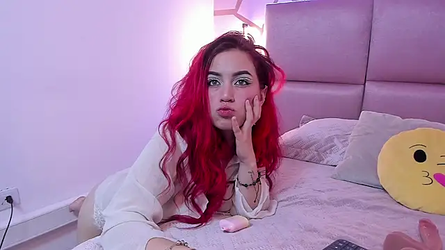 Snapshot of Sophie_Russell_ chatting on November 11, 12:05 am Sophie Russell online show from November 11, 12:05 am